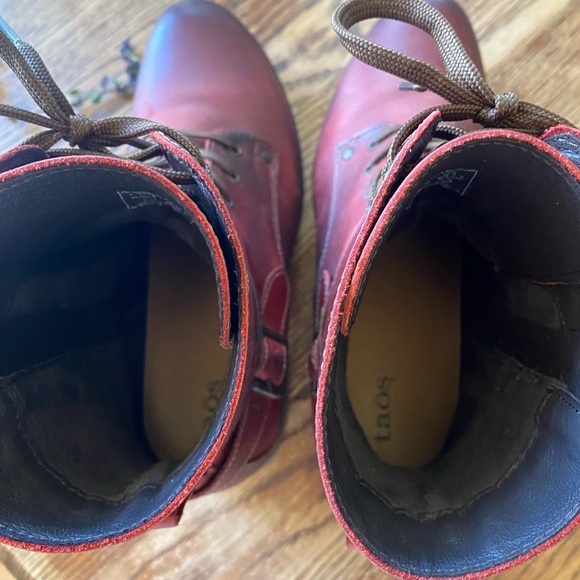 Taos Footwear Red Lace-Up Crave Boots 🥾 - Picture 4 of 14